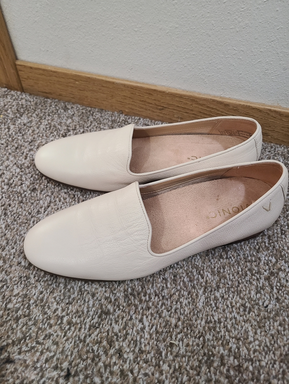 Vionic Willa II Cream Leather Arch Support Loafers Slip On Preppy Classic Flats - Picture 1 of 5